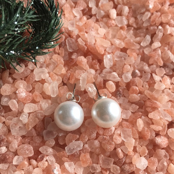 ❤️LAST PAIR! Akoya 12mm Shell Pearl Stud Earrings - Picture 2 of 5